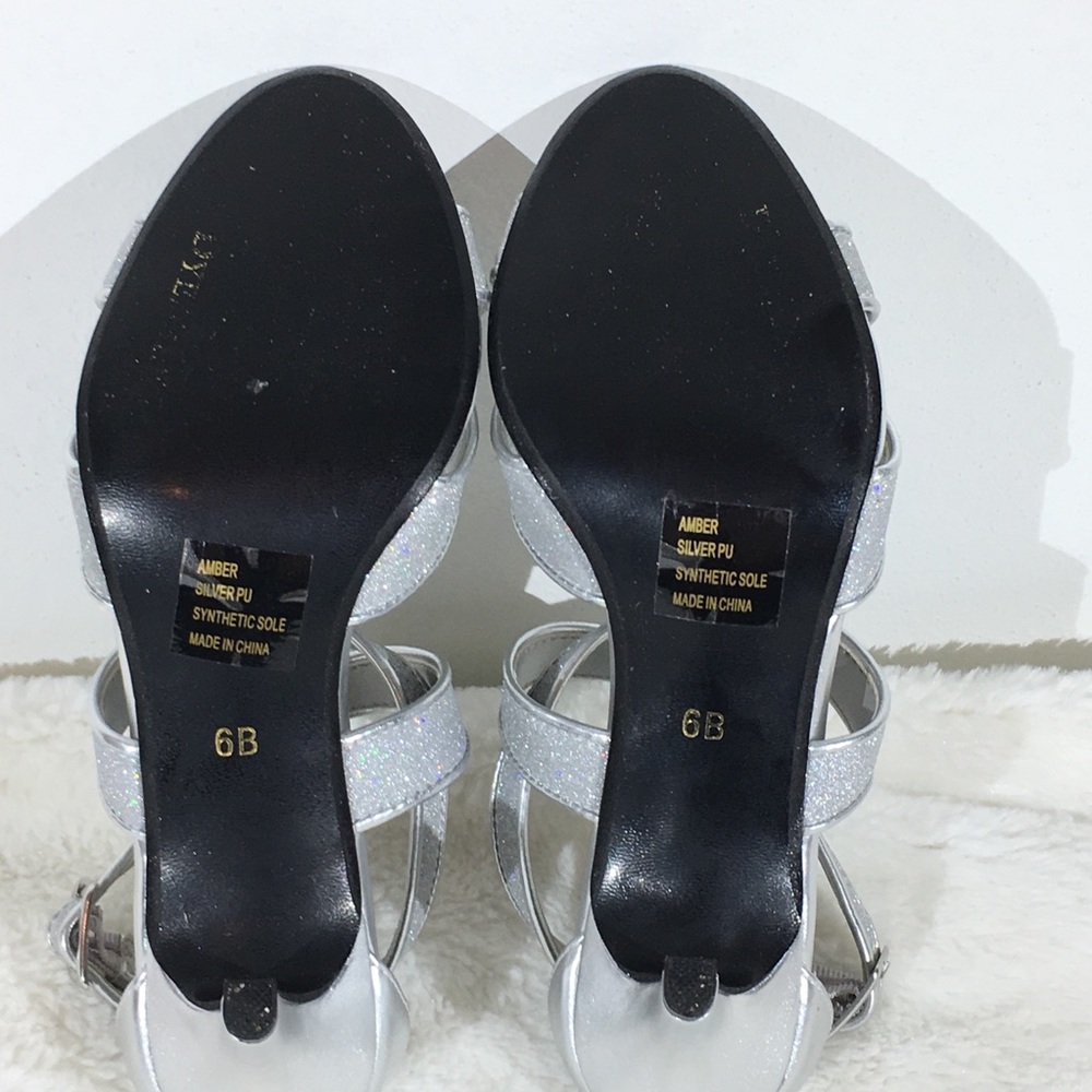 Dyeables Women's Amber Silver Sparkly Ankle Strap heels - Size 6B - Picture 7 of 7